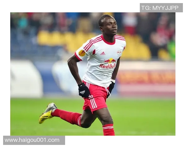 足球明星马内的腹肌训练秘诀揭秘助力他在赛场上的卓越表现